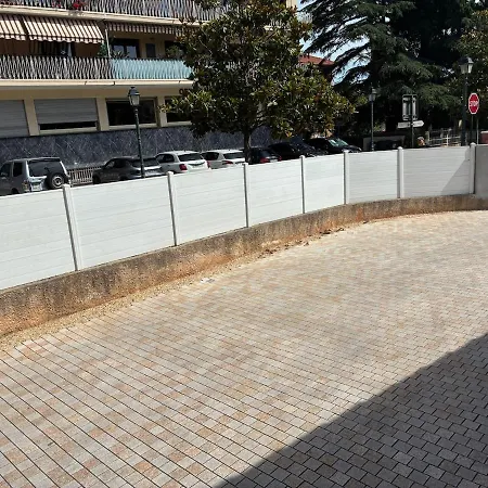 à Portissol, Piscine, Et Port à Pied *